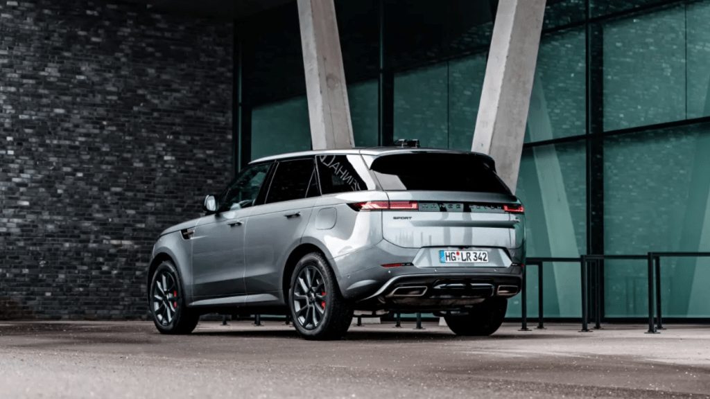 RANGE ROVER SPORT PHEV: THE POWER OF LUXURY