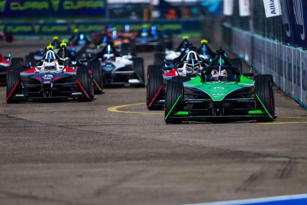 Formel-E-Titelkampf zwischen Herstellern Porsche & Jaguar spitzt sich zu