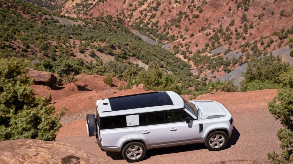 Land Rover macht den Defender zum Achtsitzer