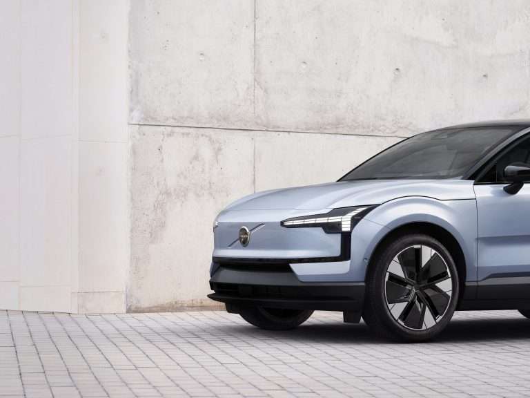Schicke E-Kompakte im Vergleich: Volvo EX30 gegen Cupra Born