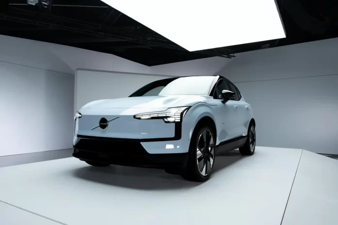 315637_Volvo_EX30_studio_exterior.jpg