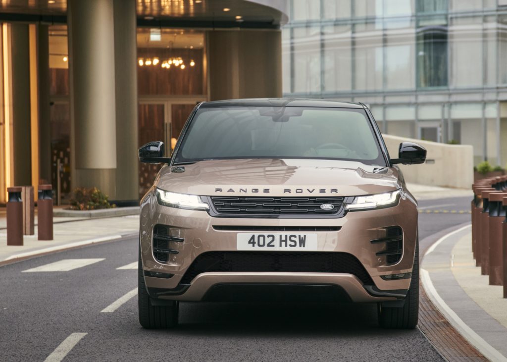 IM MODELLJAHR 24 PRÄSENTIERT SICH DER RANGE ROVER EVOQUE MEHR DENN JE ALS TRENDIGE UND LUXURIÖSE ALTERNATIVE IM SEGMENT DER KOMPAKTEN SUVS