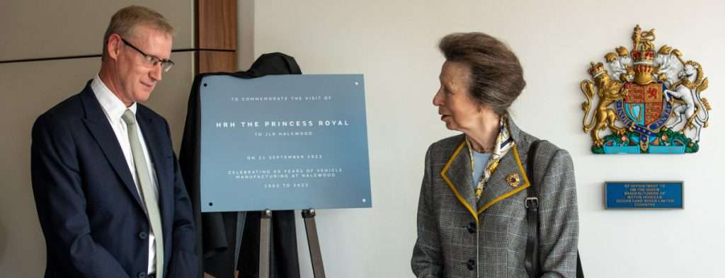 HRH PRINCESS ROYAL BESUCHT DIE PRODUKTIONSSTÄTTE VON JLR IN HALEWOOD ANLÄSSLICH DES 60-JÄHRIGEN BESTEHENS DER FAHRZEUGPRODUKTION