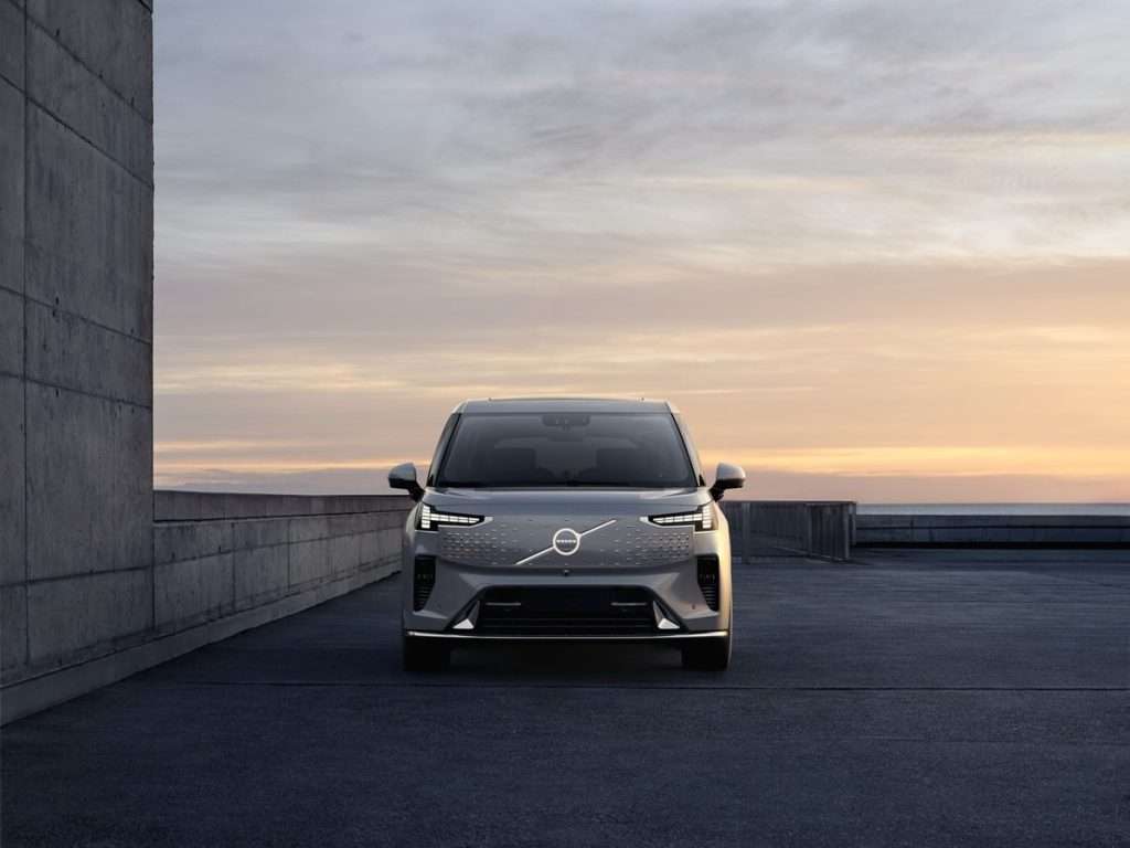 Ein Raum für das Leben in Bewegung: Neuer Volvo EM90 feiert Weltpremiere