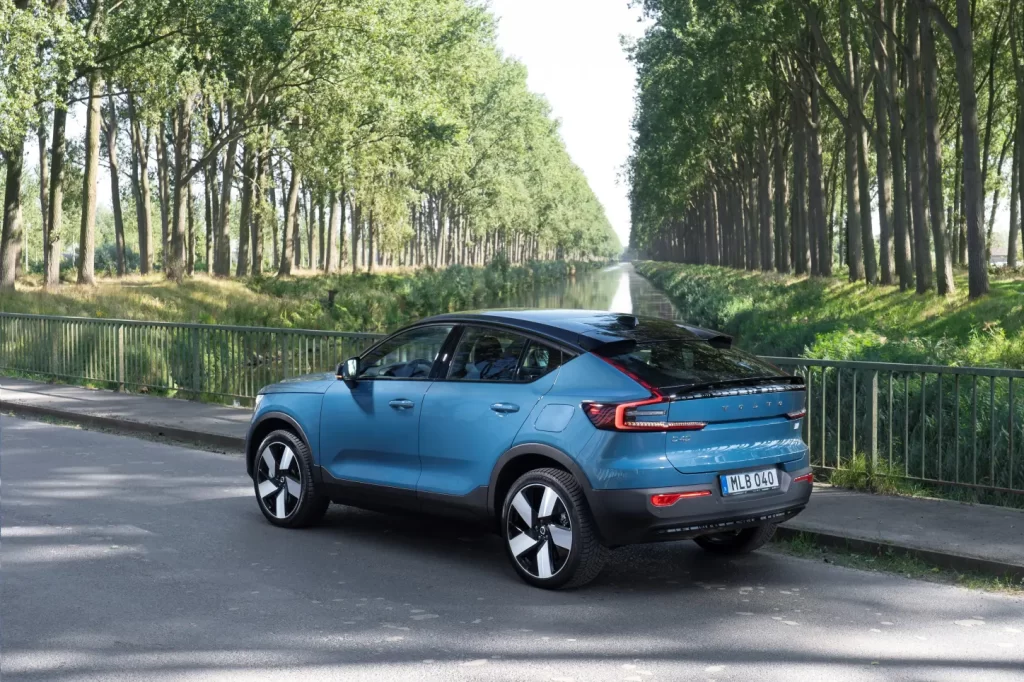 Der Volvo C40 ist auch im Winter ein komfortables Elektroauto