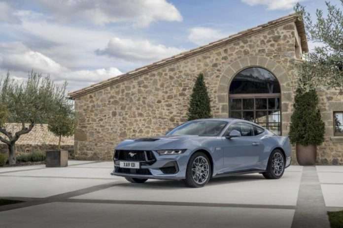 22024fordmustangcoupe