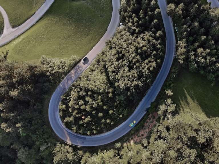 Volvo Fahrzeuge warnen mit branchenweit erstem vernetztem Sicherheitssystem vor Unfällen