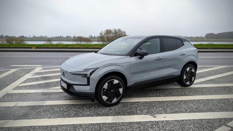 Volvo EX30: Kompaktes E-SUV als Software-orientierter Einstieg