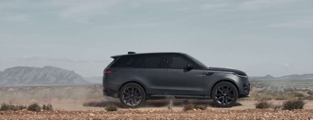 DUNKEL, DRAMATISCH UND ATEMBERAUBEND DYNAMISCH: DER RANGE ROVER SPORT MIT NEUEM STEALTH PACK