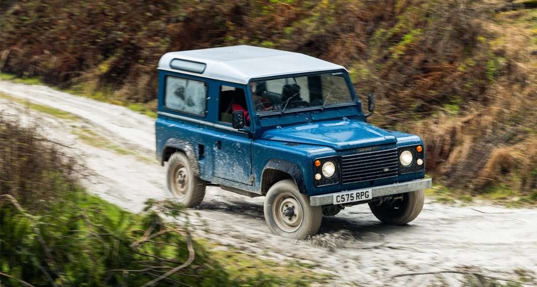 Treffen Sie diese 21-jährige Landy-Liebhaberin auf ihrem schlammigen Weg zum Glück Treffen Sie diese 21-jährige Landy-Liebhaberin auf ihrem schlammigen Weg zum Glück