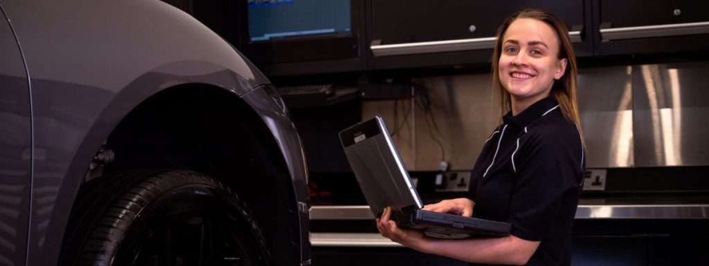JLR RAPIDLY TRAINS MORE THAN 20,000 COLLEAGUES AND PARTNERS IN READINESS TO BUILD LUXURY ELECTRIC CARS