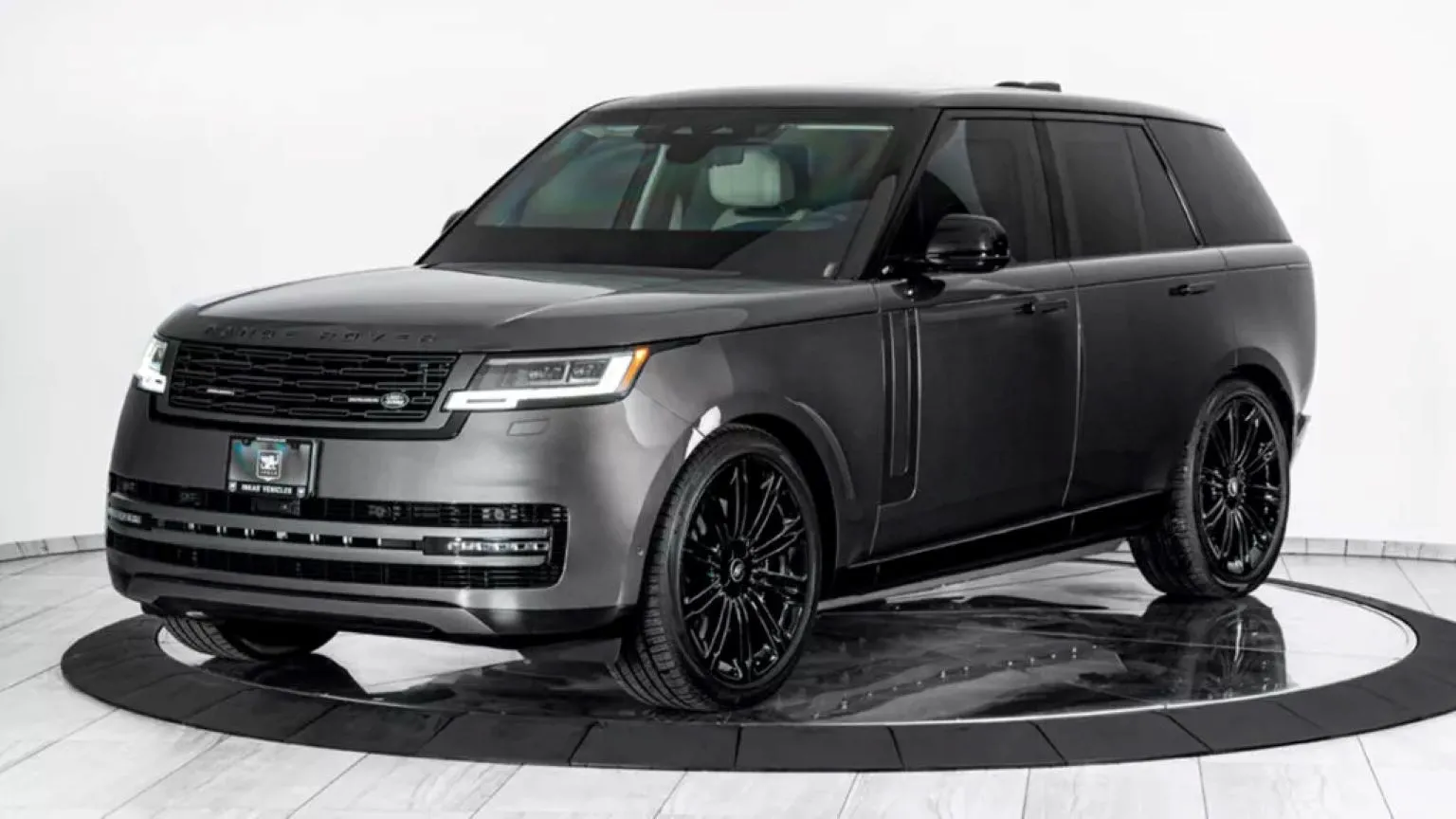 This armored Range Rover is a military fortress on wheels This armored Range Rover is a military fortress on wheels