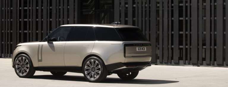 NOCH MEHR RANGE ROVER IM MODELLJAHR 2024: HOCHMODERNE TECHNOLOGIEN UND MEHR MOTORLEISTUNG