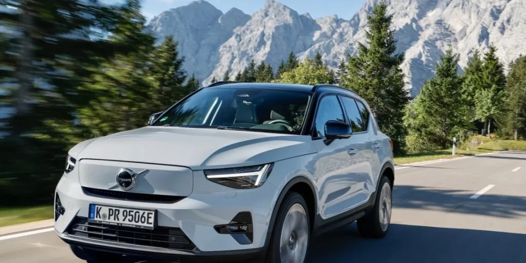Duell der kompakten E-SUV: Hyundai Kona gegen Volvo EX40