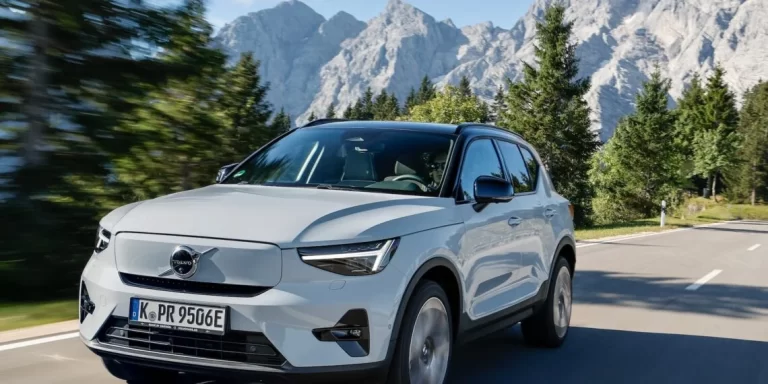 Duell der kompakten E-SUV: Hyundai Kona gegen Volvo EX40
