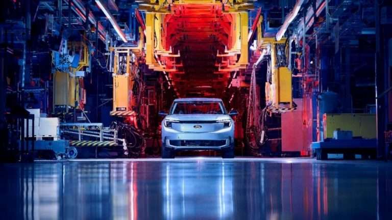 FORD STARTET SERIENPRODUKTION DES VOLLELEKTRISCHEN EXPLORER IM NEUEN KÖLNER ELECTRIC VEHICLE CENTER