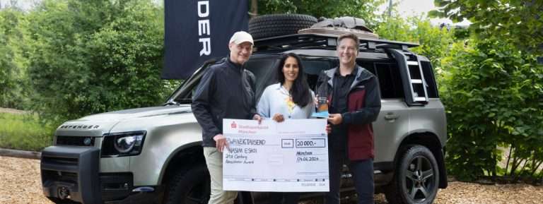 DIE PROFIKLETTERIN UND MENSCHENRECHTSAKTIVISTIN NASIM ESHQI GEWINNT DEN 21ST CENTURY ADVENTURER AWARD 2024