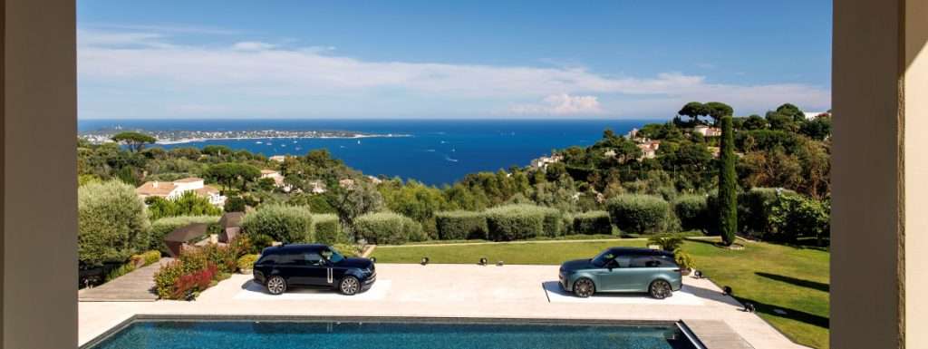 DIE WELT DER FINESSE, DESIGN UND INNOVATION ÖFFNET IHRE TÜREN: RANGE ROVER HOUSE IN CANNES UND MYKONOS