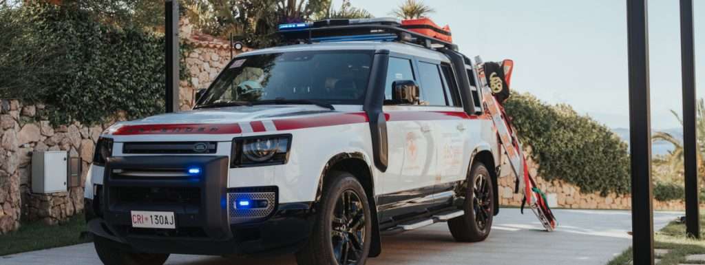 DEFENDER FEIERT 70 JAHRE SEINER CHARITY-PARTNERSCHAFT MIT DEM BRITISCHEN ROTEN KREUZ