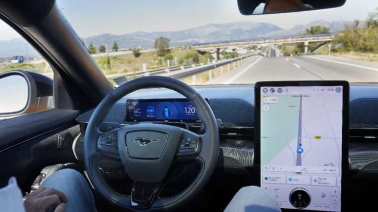 Teilautonomes Fahrassistenzsystem Ford BlueCruise für den Einsatz auf Europas Autobahnen zugelassen