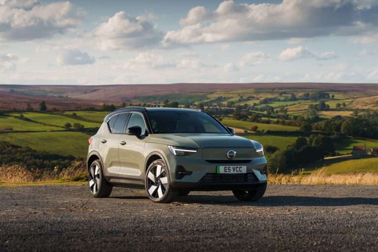 Volvo EX40 triumphs as Mid-Sized SUV of the Year in the News UK Motor Awards 2024