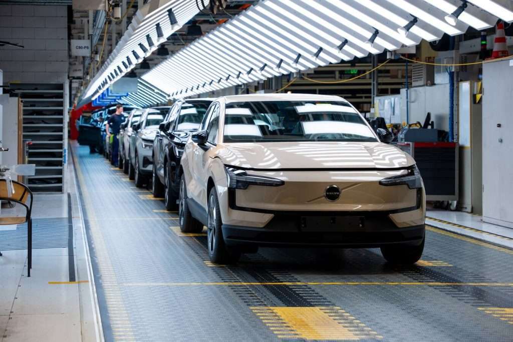 Produktion des vollelektrischen Volvo EX30 in Europa angelaufen