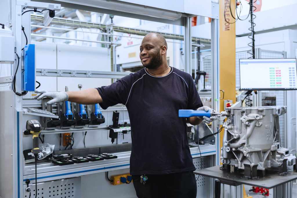 JLR DRIVES OVER £100M OF VALUE FROM REUSE INITIATIVES TO CUT WASTE AS IT TRANSFORMS ITS INDUSTRIAL OPERATIONS FOR ELECTRIFICATION JLR DRIVES OVER £100M OF VALUE FROM REUSE INITIATIVES TO CUT WASTE AS IT TRANSFORMS ITS INDUSTRIAL OPERATIONS FOR ELECTRIFICATION