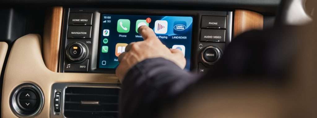 APPLE CARPLAY UND ANDROID AUTO INFOTAINMENT UPGRADE FÜR DIE DRITTE GENERATION DES RANGE ROVER ERHÄLTLICH