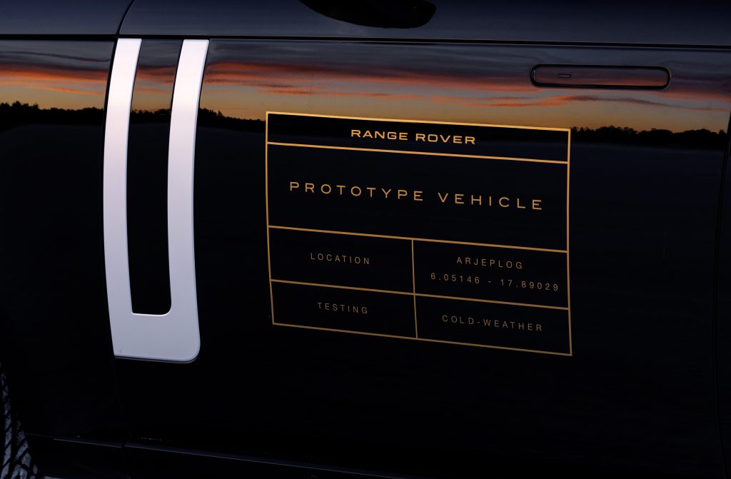 RANGE ROVER ELEKTRO-PROTOTYPEN ÜBERZEUGEN IM WINTERTEST