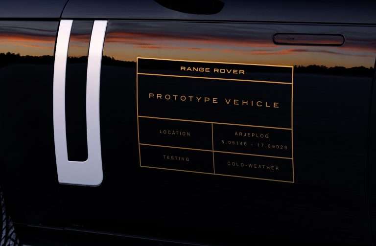 RANGE ROVER ELEKTRO-PROTOTYPEN ÜBERZEUGEN IM WINTERTEST