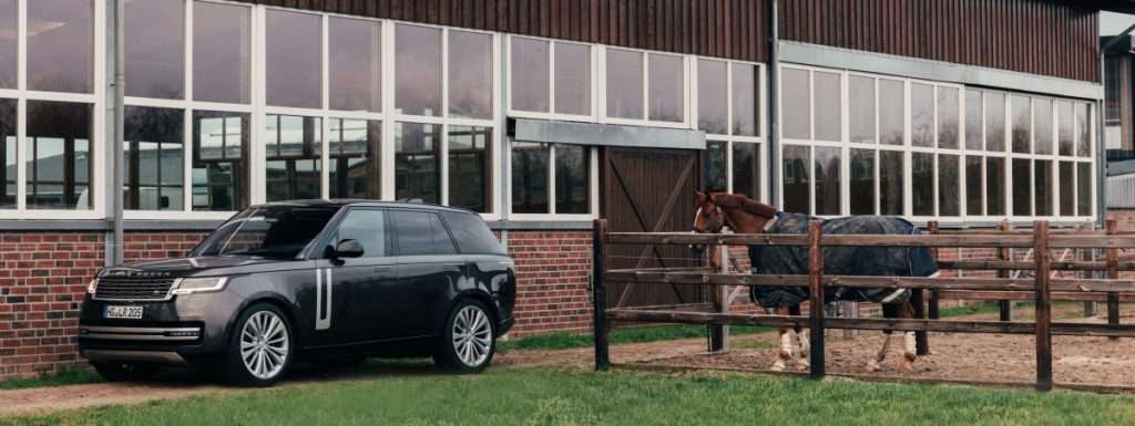 ELEGANZ UND LUXUS VEREINT: RANGE ROVER WIRD OFFIZIELLER PARTNER DES DEUTSCHEN SPRING- UND DRESSURDERBYS