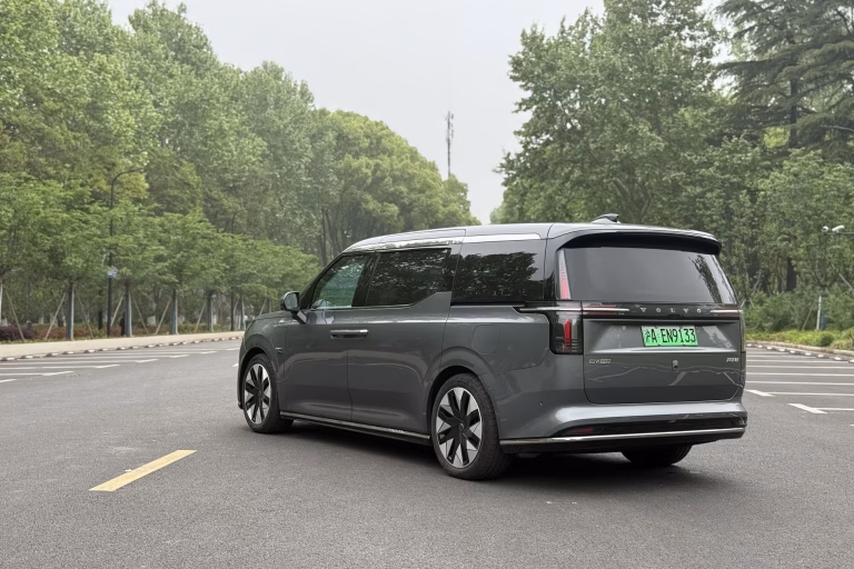 Volvo EM90