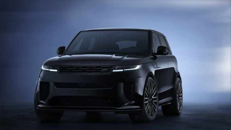 IN SCHWARZ GETAUCHT: DER NEUE RANGE ROVER SPORT SV BLACK EDITION ERHÄLT EINEN FARBREDUZIERTEN LOOK – FÜR DEN ULTIMATIVEN SPORTLICHEN LUXUS