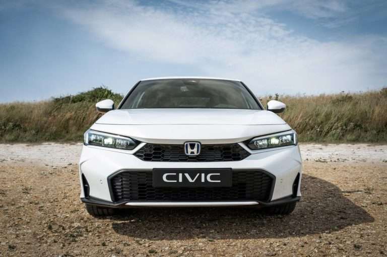 AKTUALISIERTES AUSSENDESIGN FÜR DYNAMISCHEN LOOK DES HONDA CIVIC e:HEV