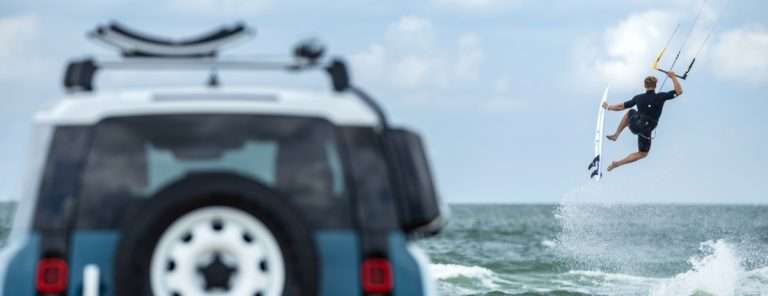 DESTINATION DEFENDER SYLT 2025: BRITISCHE ABENTEUERMARKE TRIFFT AUF STARS DES KITE-SURF WORLD CUPS