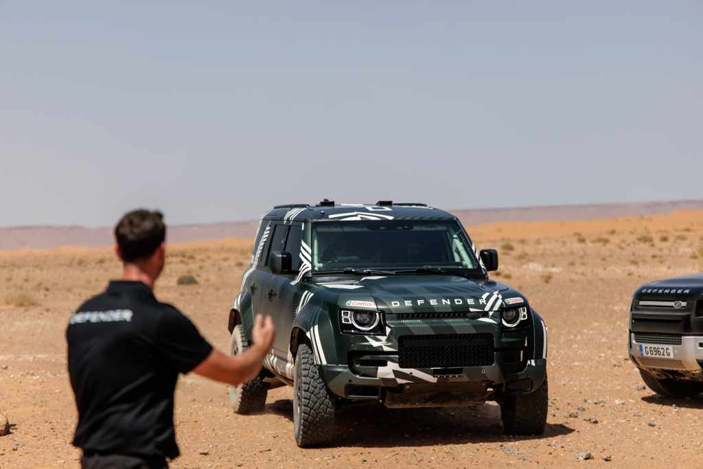 DEFENDER RALLY ABSOLVIERT HARTE SAHARA-ERPROBUNG DES ERSTEN WETTBEWERBS-DEFENDER DAKAR D7X-R* – TEAMCHEF ERNANNT DEFENDER RALLY ABSOLVIERT HARTE SAHARA-ERPROBUNG DES ERSTEN WETTBEWERBS-DEFENDER DAKAR D7X-R* – TEAMCHEF ERNANNT