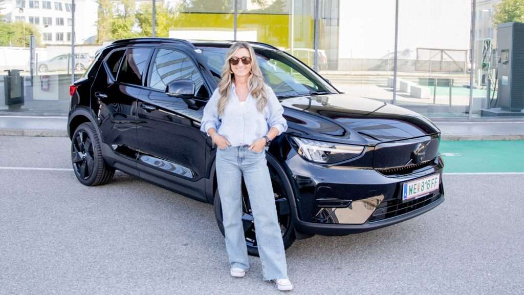 Volvo EX40 Black Edition: Schwarz als Statement