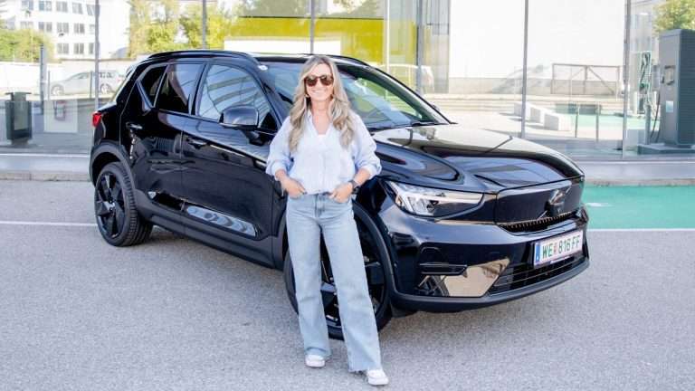 Volvo EX40 Black Edition: Schwarz als Statement