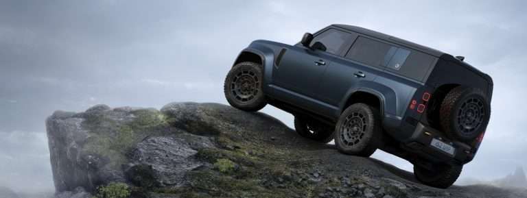 DEFENDER OCTA CLAIMS ‘BEST OFF-ROADER’ TITLE AT TOP GEAR AWARDS