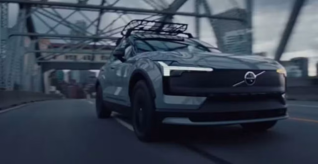 Die neue Volvo EX30 Ultra Twin Engine-Version debütiert mit sportlicher Leistung