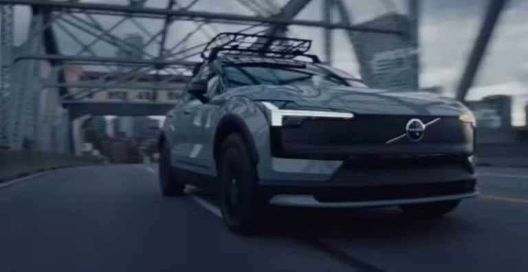 Die neue Volvo EX30 Ultra Twin Engine-Version debütiert mit sportlicher Leistung