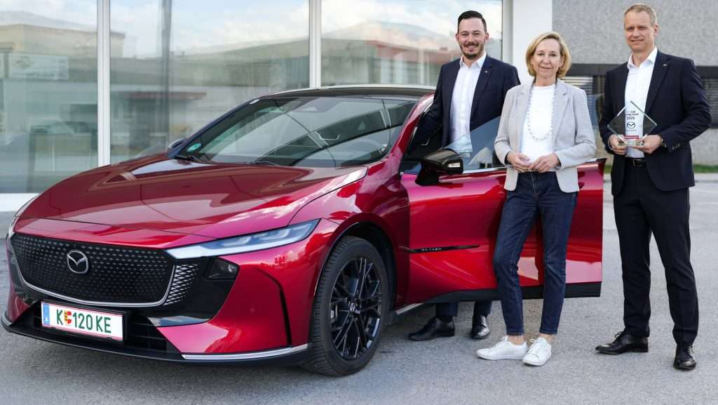 Mazda6e als “Fleet Car of the Year 2026” ausgezeichnet