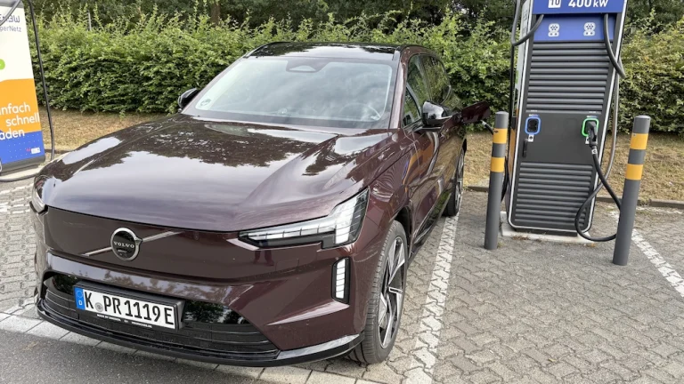 Im E-SUV Volvo EX90 auf Probefahrt
