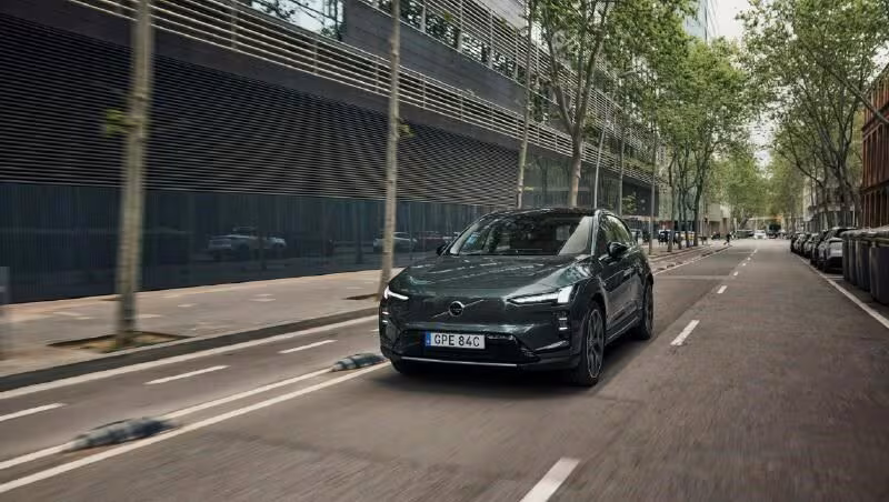 Vollelektrisch zu den Kunden: Auslieferungen des neuen Volvo EX60 haben begonnen