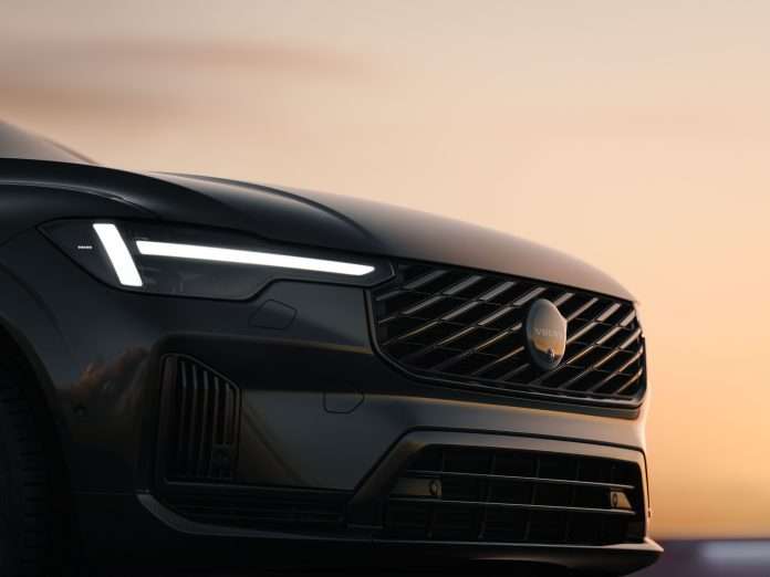 Black_edition_The_New_Volvo_XC60_Frontlight