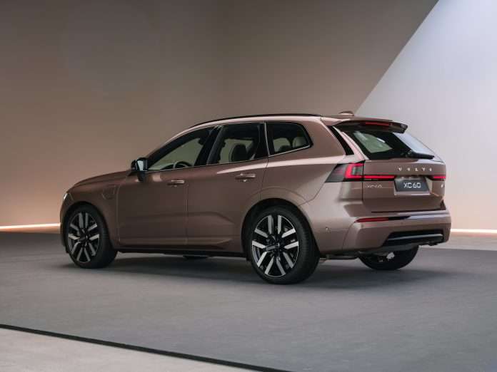 The_New_Volvo_XC60_Studio_Rear_34