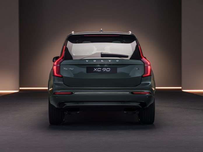 The_Volvo_XC90_Studio_Rear