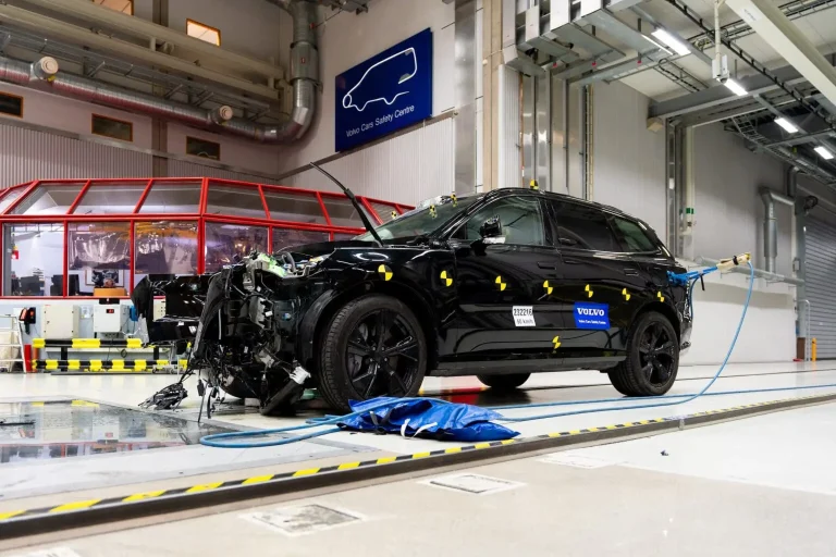 Wie Volvo die Sicherheitsstandards für die neue Ära der Elektromobilität neu definiert