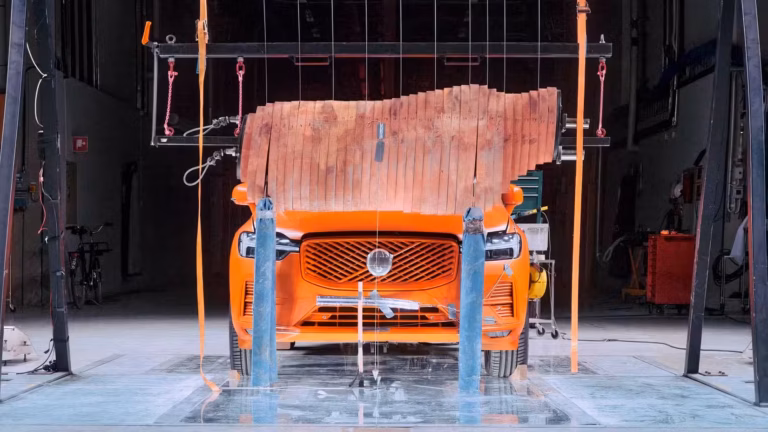 Elch-Crash-Test-Dummys sind real – und Volvo besitzt einen von weltweit nur zwei Exemplaren